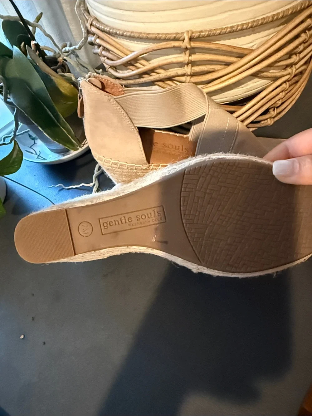 Gentle Souls by Kenneth Cole Colleen Wedge Espardrille Sandals. 7